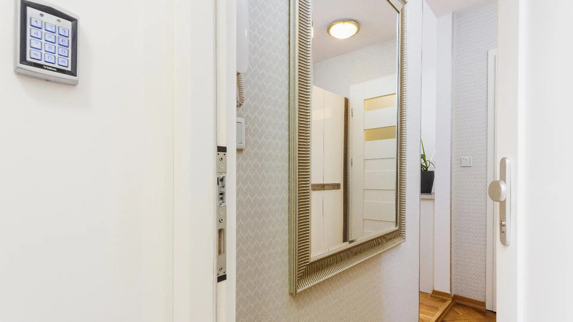 Apartment With Balcony - Rzeszowska 4 Street Krakow 0*,