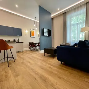  Apartment Golden Queen Center